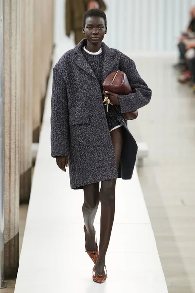 Look 25